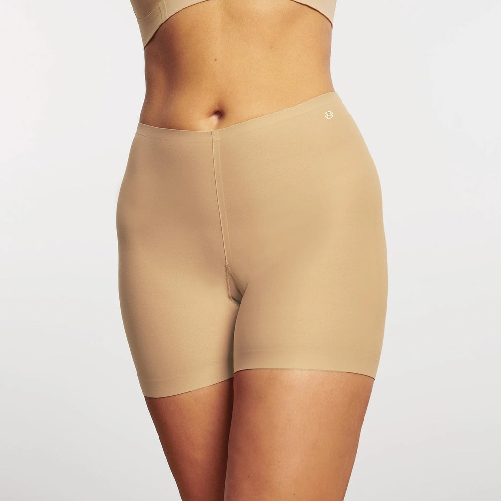 Evelyn & Bobbe Longline Shorts in Sand
